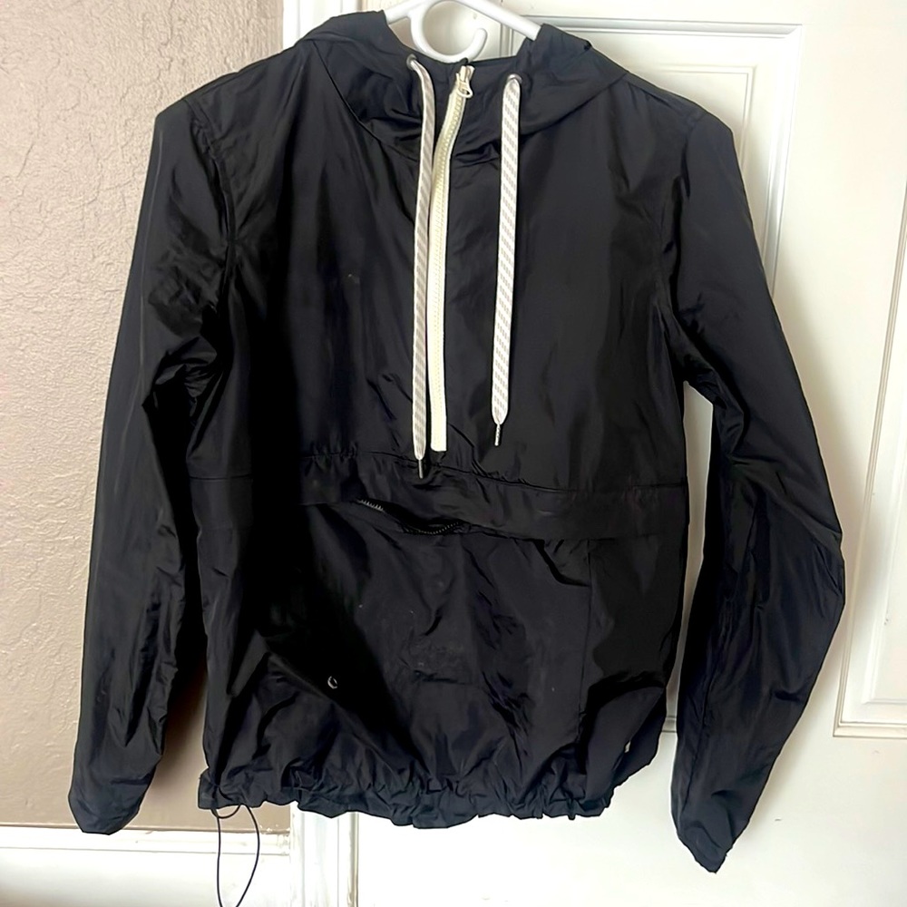Vuori black small windbreaker